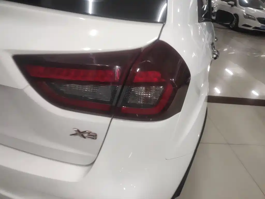Geely Vision X3 — миниатюра 8