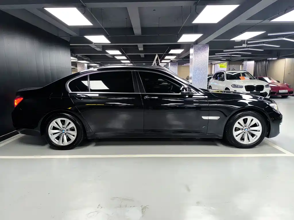 BMW 7 Series — миниатюра 4