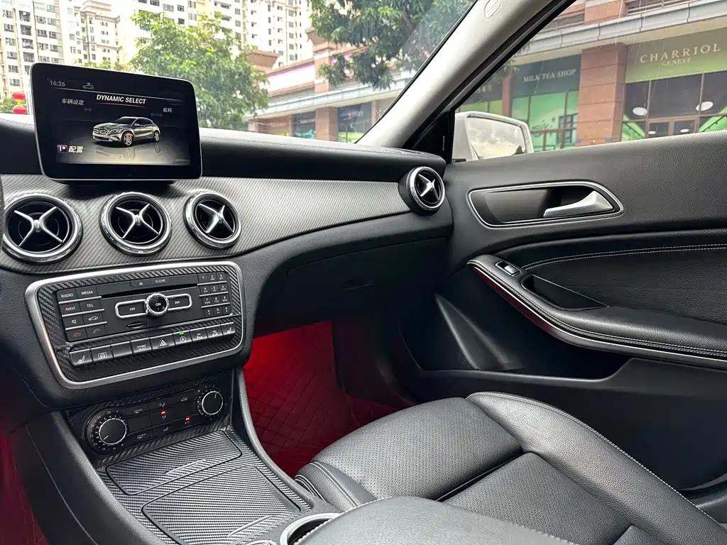 Mercedes-Benz GLA — миниатюра 24