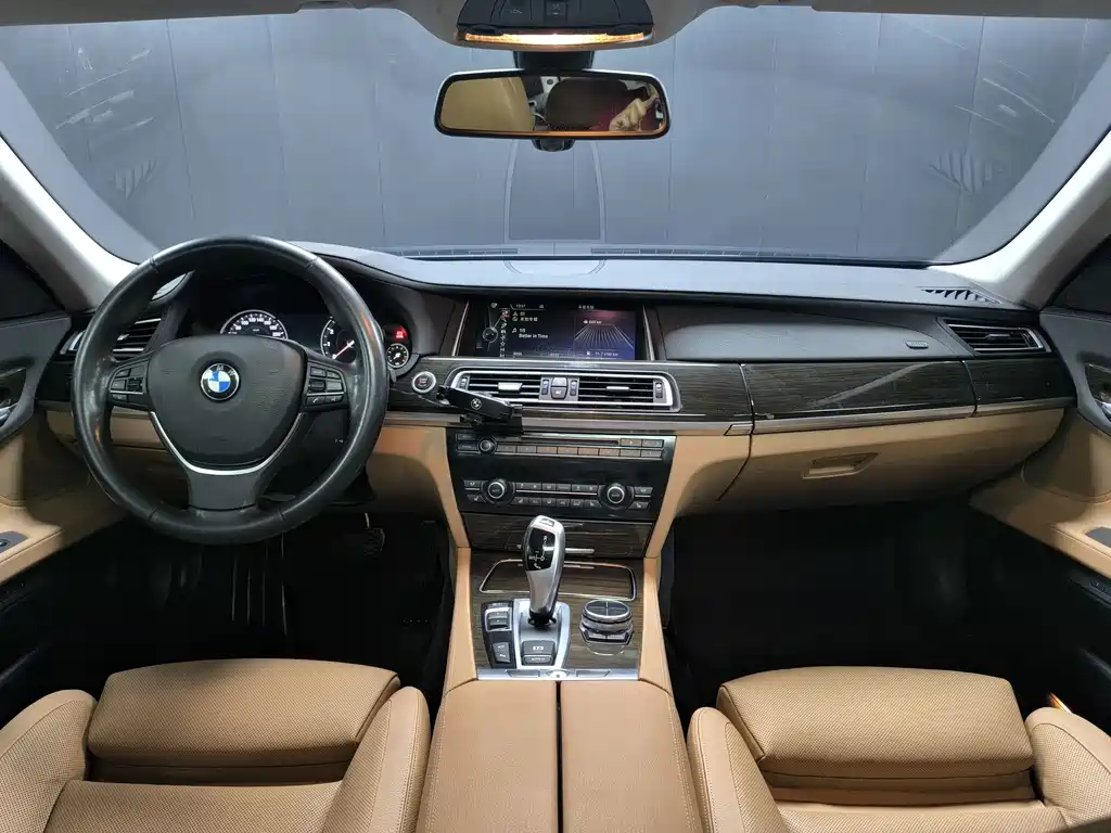 BMW 7 Series — миниатюра 8