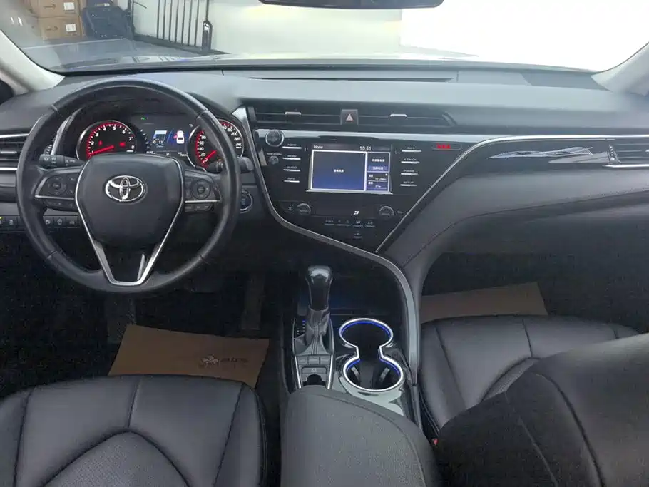 Toyota Camry — миниатюра 12