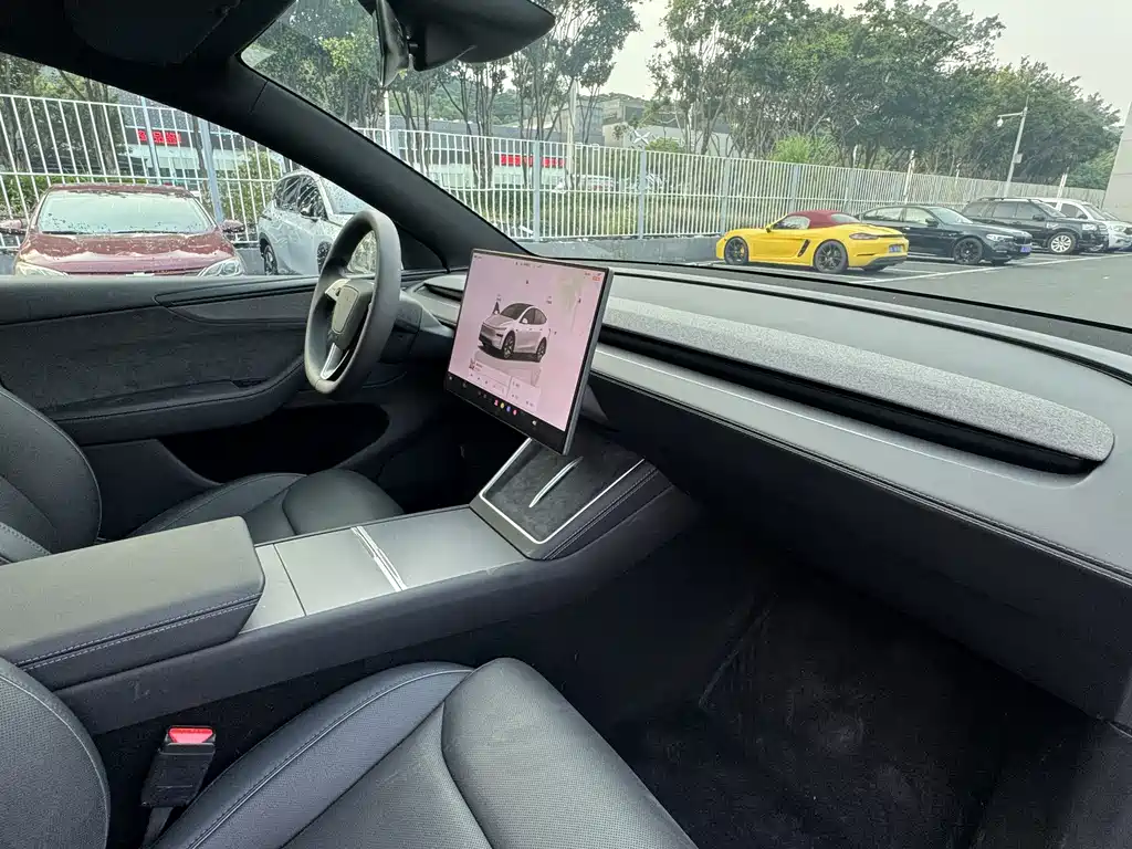 Tesla Model Y L — миниатюра 25