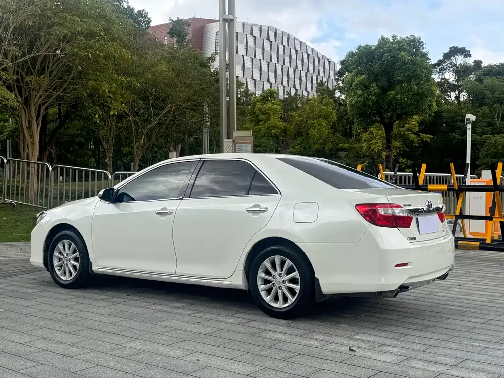 Toyota Camry — миниатюра 9