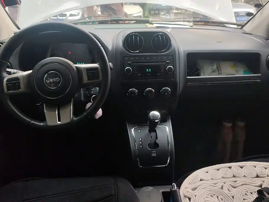 Jeep Compass (Import) — миниатюра 12