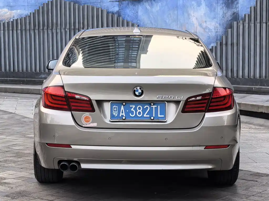 BMW 5 Series — миниатюра 5
