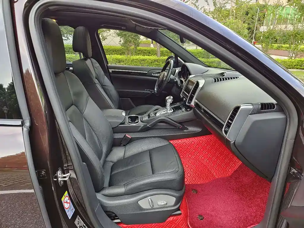 Porsche Cayenne — миниатюра 16
