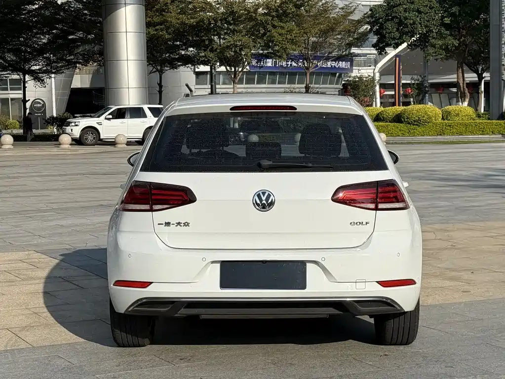 VOLKSWAGEN GOLF