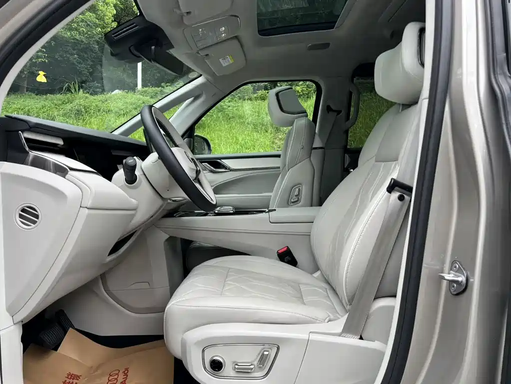 Volvo EM90 — миниатюра 7
