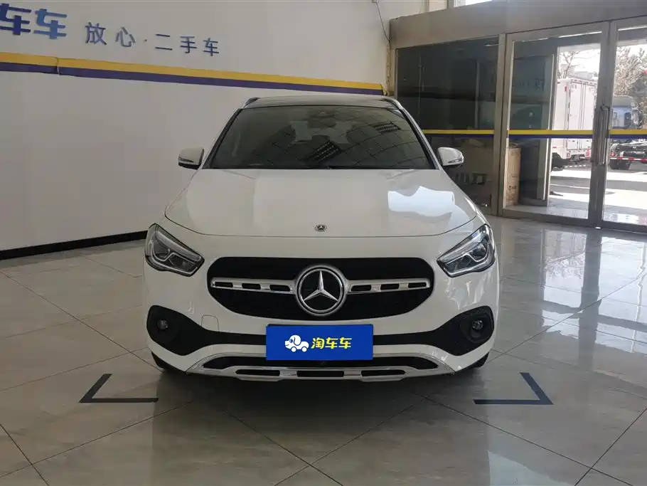 MERCEDES-BENZ GLA