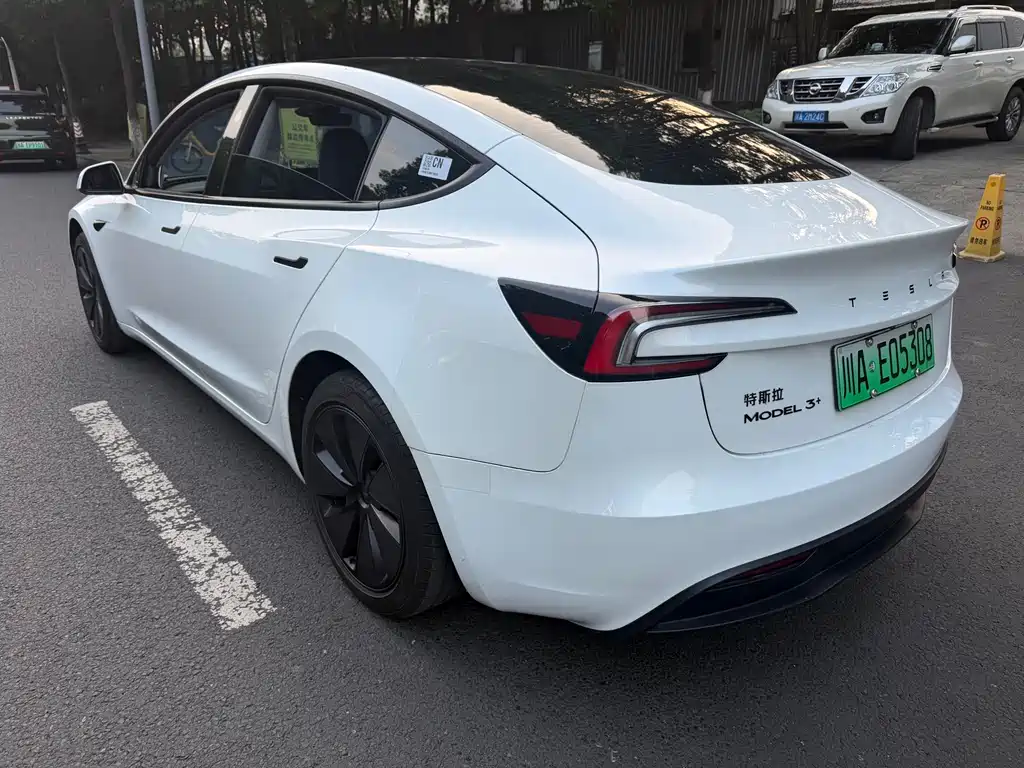 Tesla Model 3 — миниатюра 4