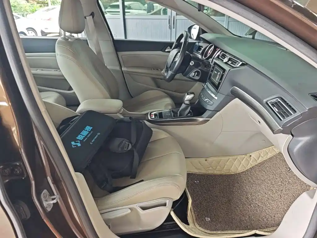 Peugeot 408 — миниатюра 25