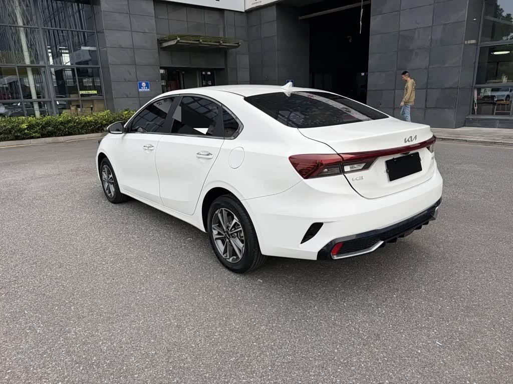 Kia K3 1.5 л 2023 г. Белый, пробег 34400 км