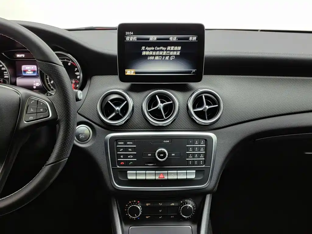 Mercedes-Benz GLA — миниатюра 12