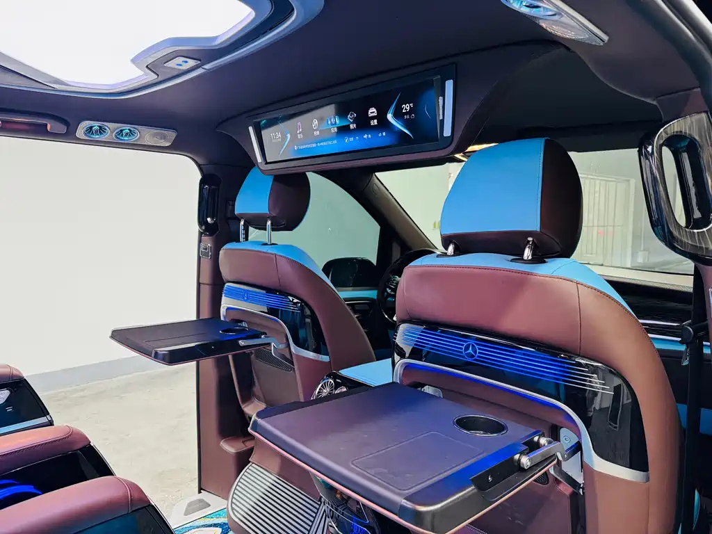 Mercedes-Benz Vito 2023 2.0T 7 мест