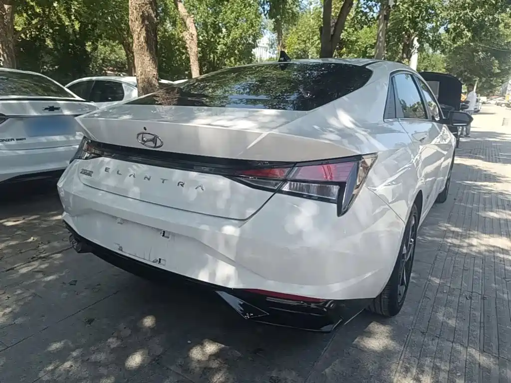 Hyundai Elantra — миниатюра 7