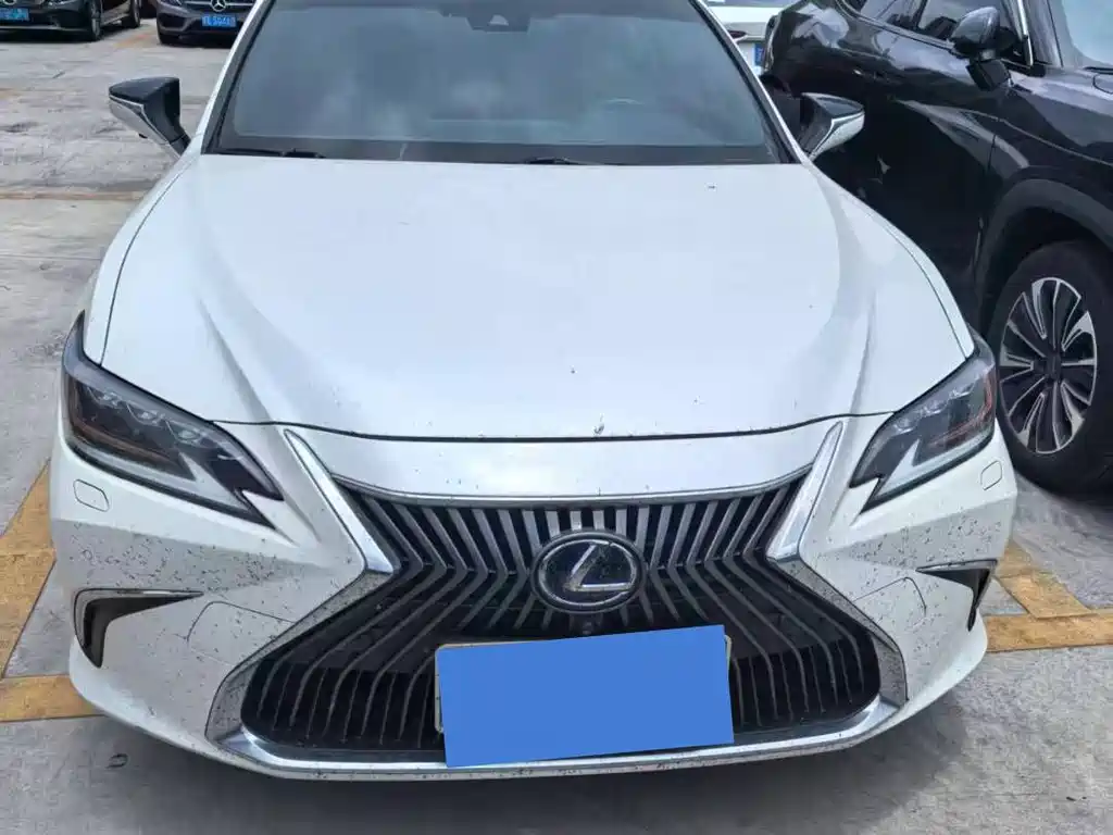 Lexus ES 2019