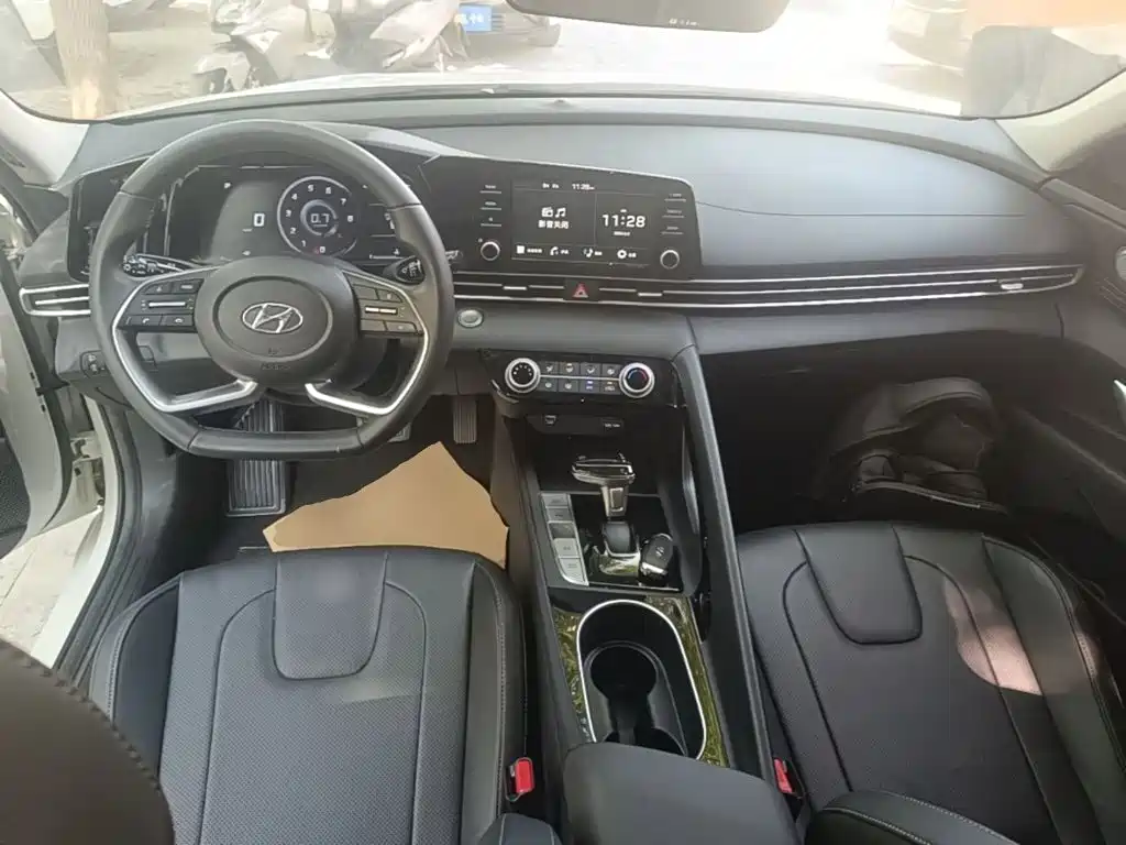 Hyundai Elantra — миниатюра 10