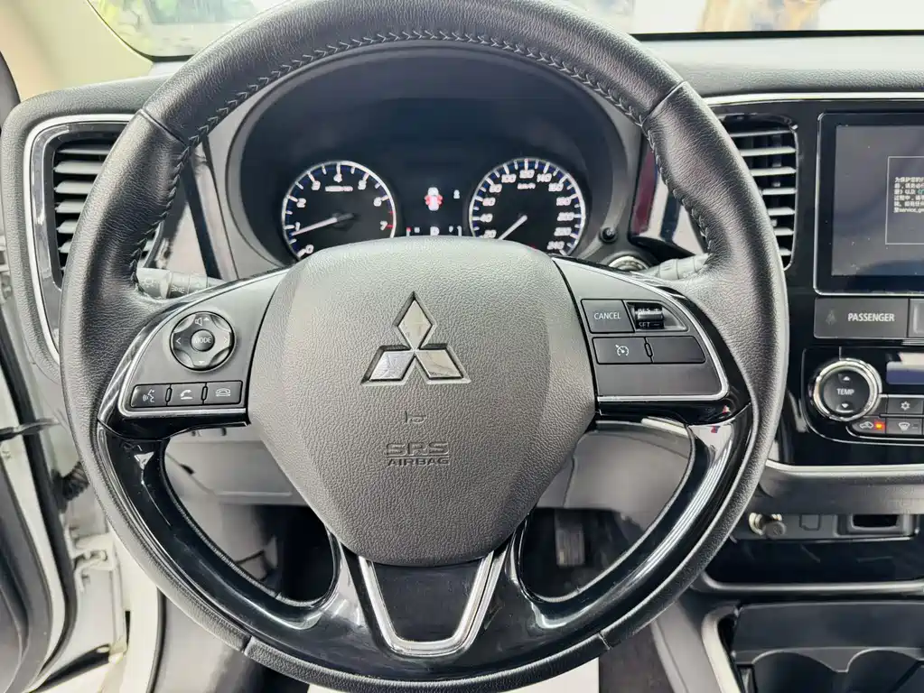 Mitsubishi Outlander — миниатюра 9