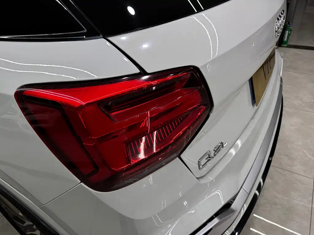 Audi Q2L - фото 17