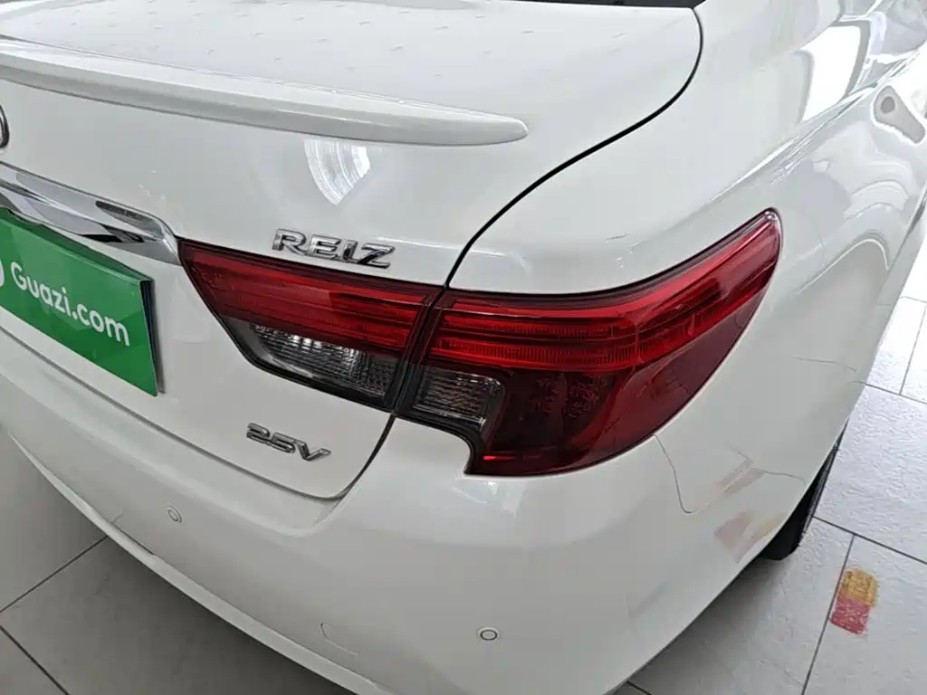 Toyota Reiz — миниатюра 8