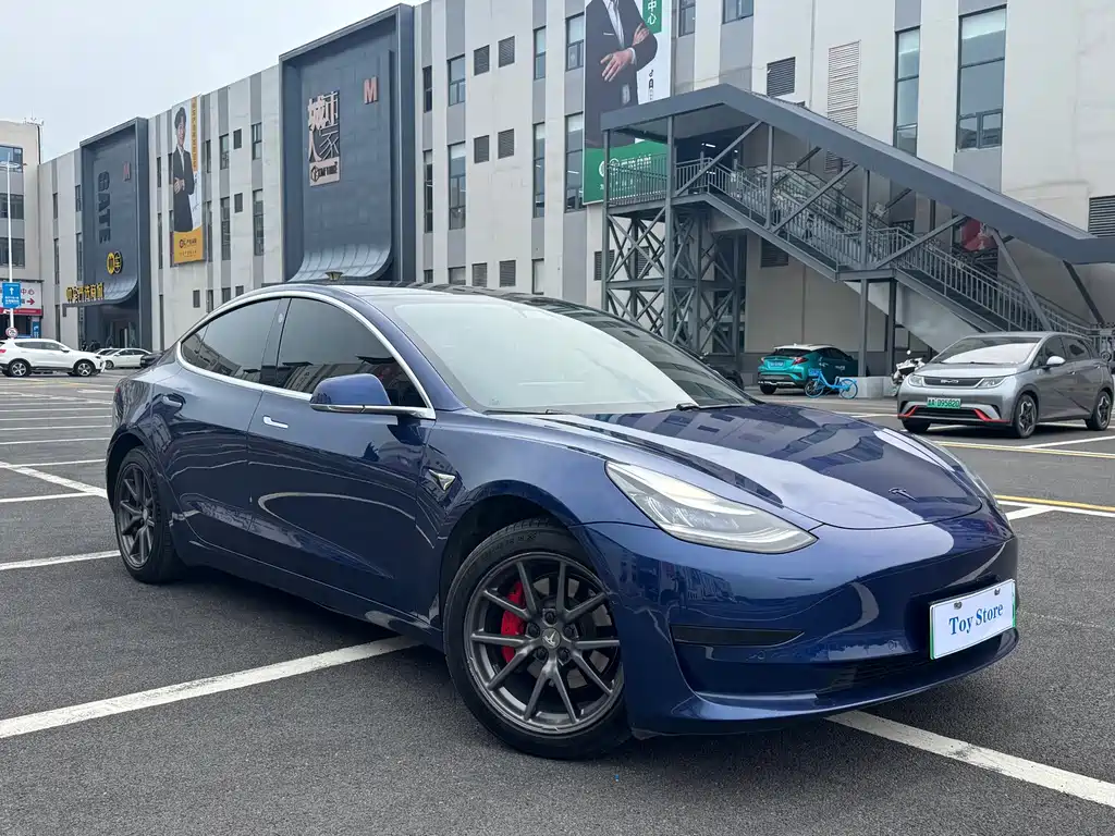 Tesla Model 3 — миниатюра 3