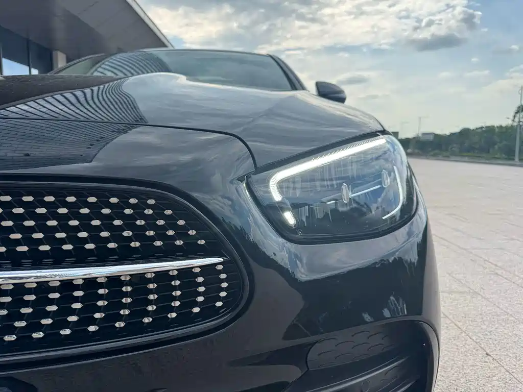 Mercedes-Benz E-Class — миниатюра 3