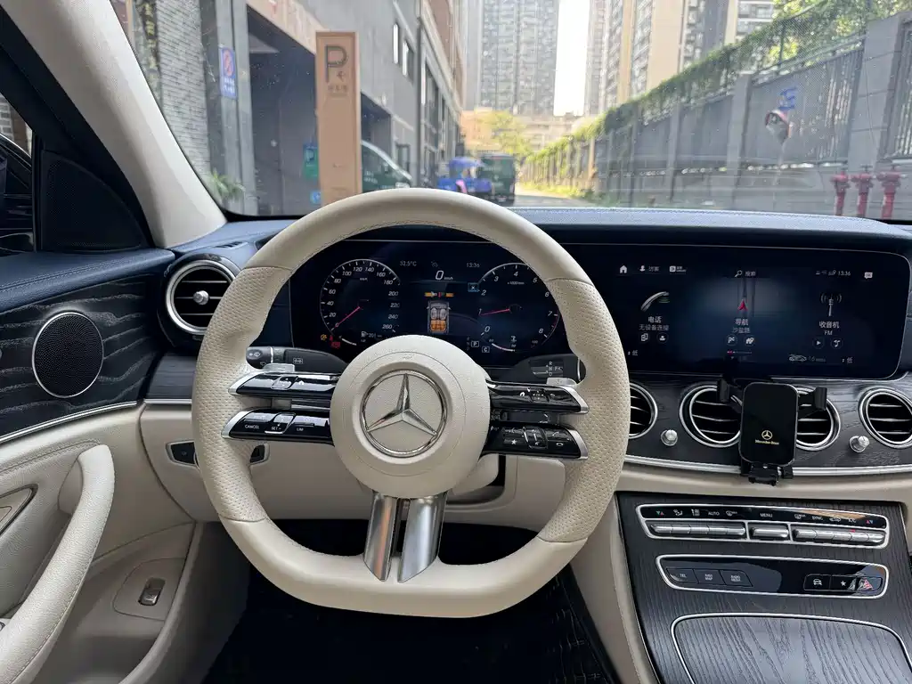 Mercedes-Benz E-Class — миниатюра 10