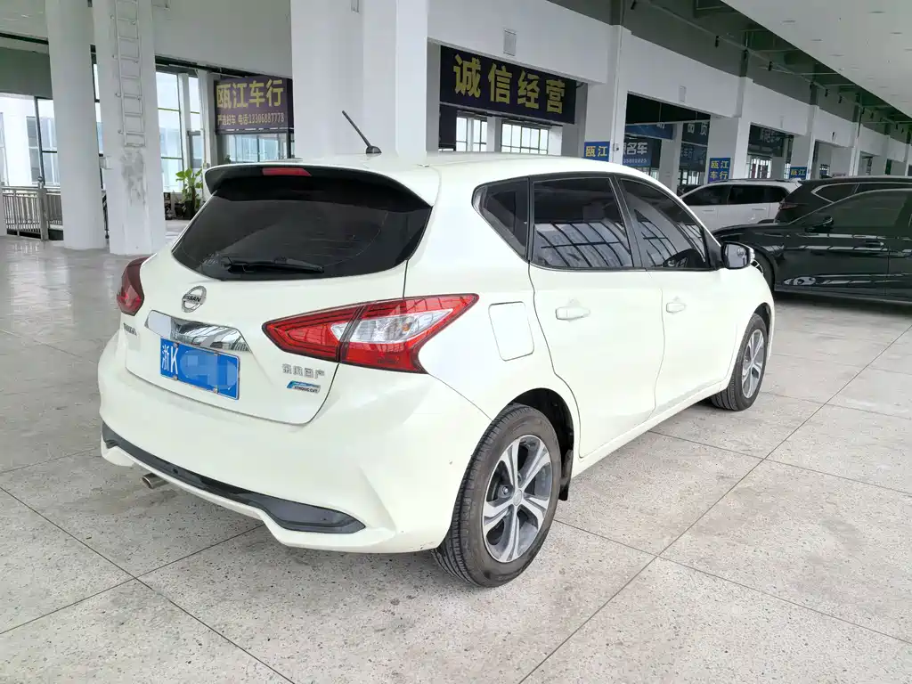 Nissan Tiida — миниатюра 5