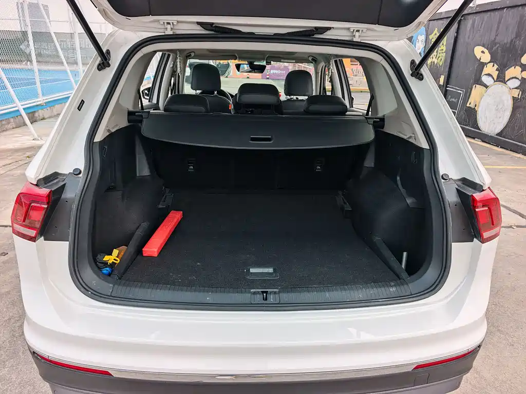 Volkswagen Tiguan L — миниатюра 8