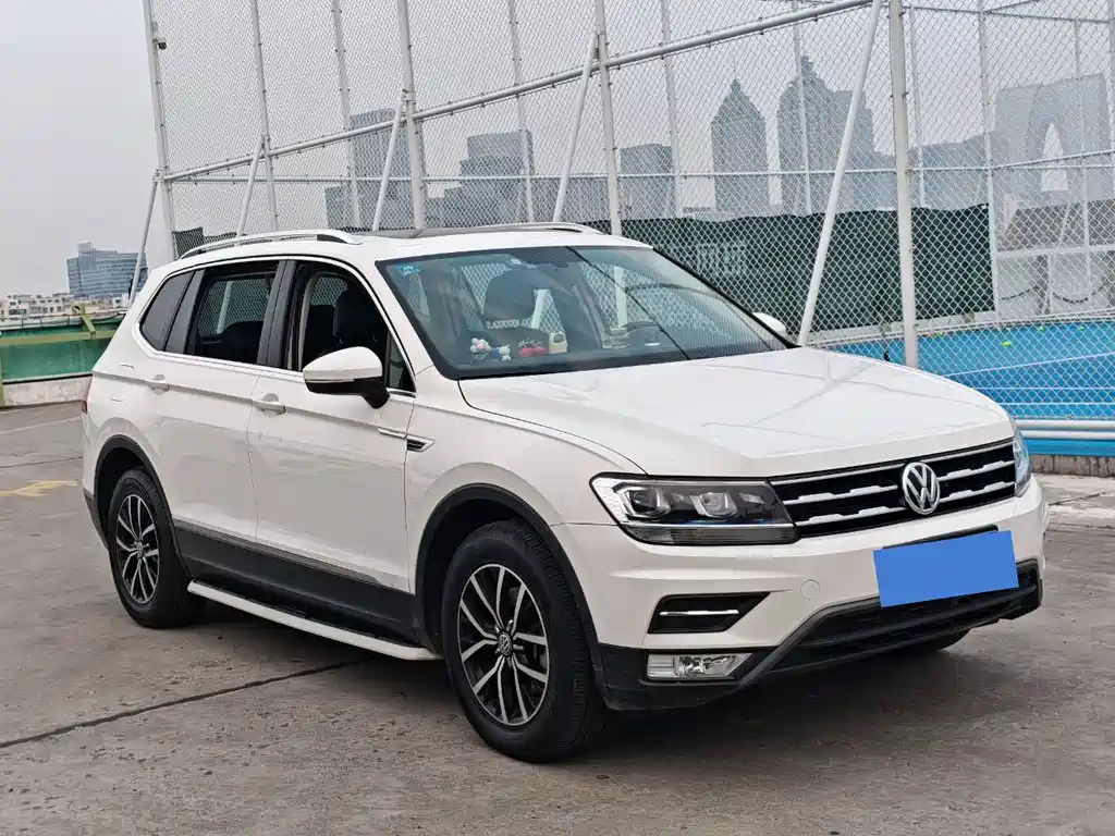 Volkswagen Tiguan L — миниатюра 2