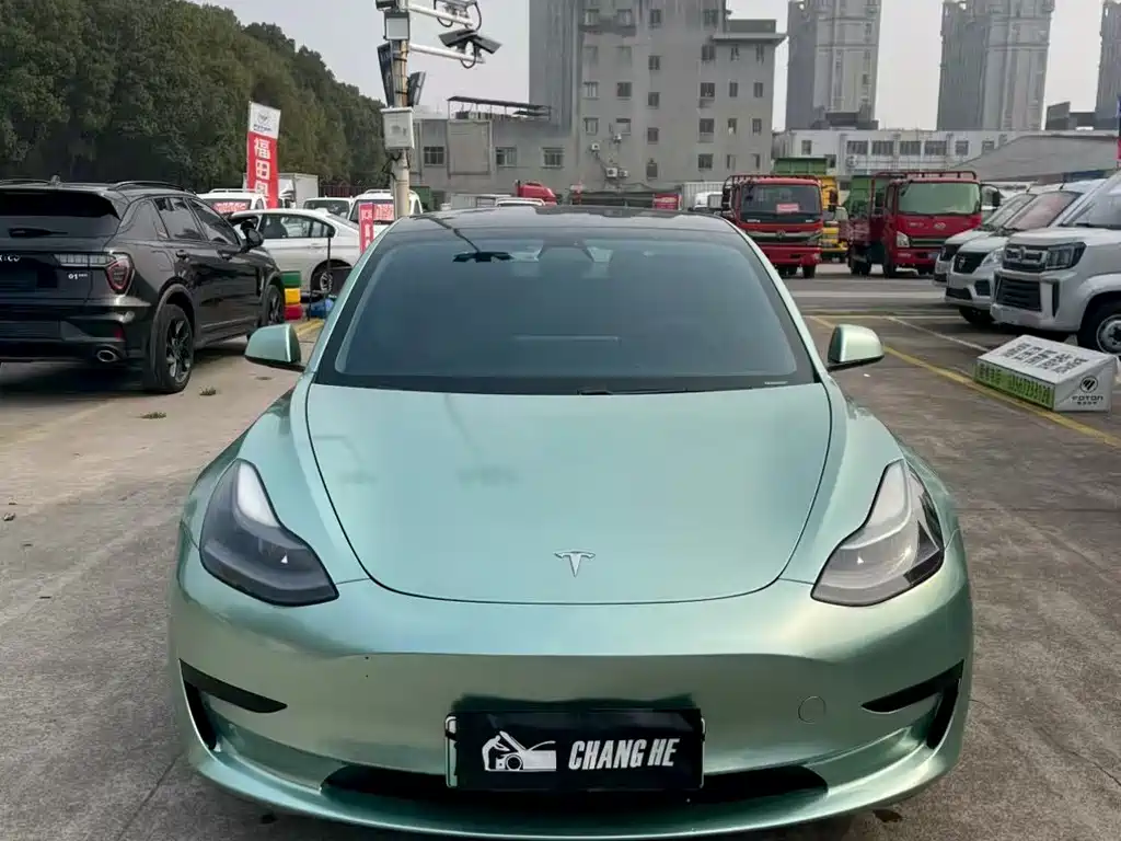 TESLA MODEL 3