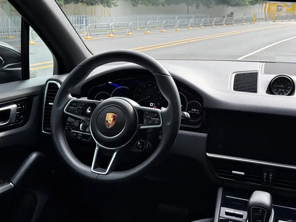 Porsche Cayenne Hybrid — миниатюра 14