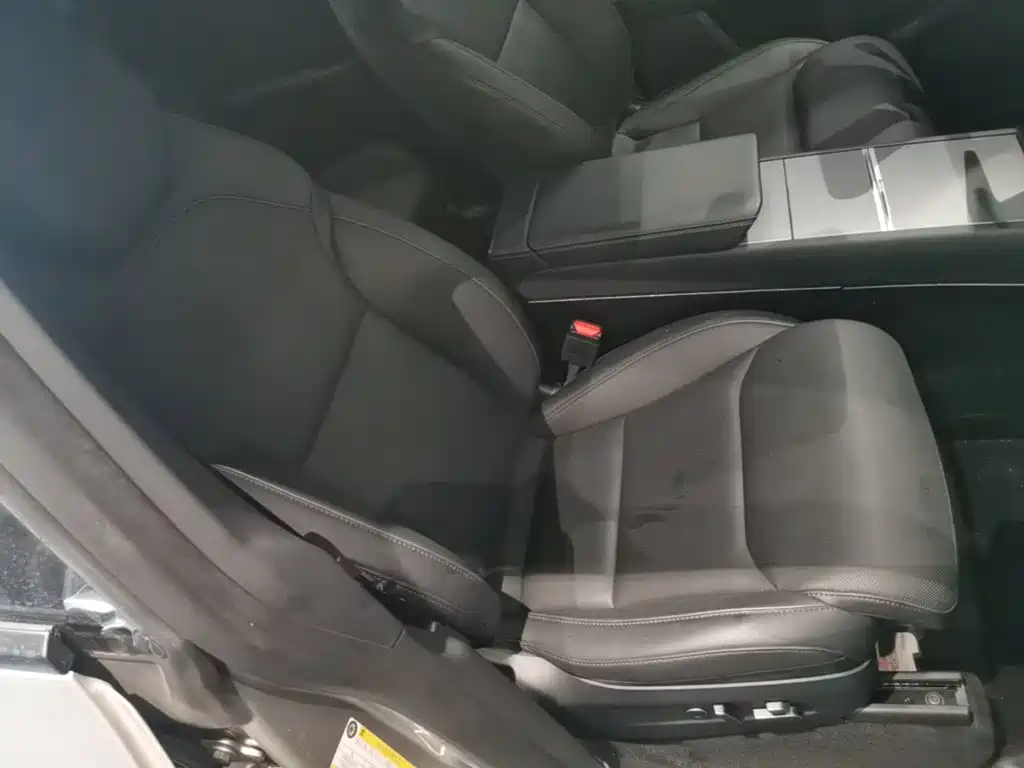 Tesla Model Y L — миниатюра 25