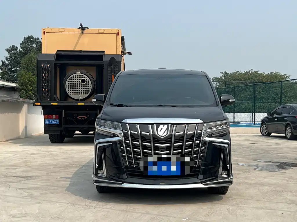 Toyota Alphard — миниатюра 2