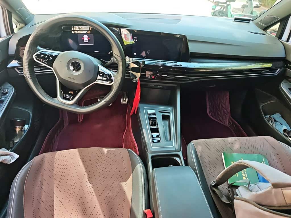 Volkswagen Golf 1.4 л 2022 г. Белый, пробег 23900 км
