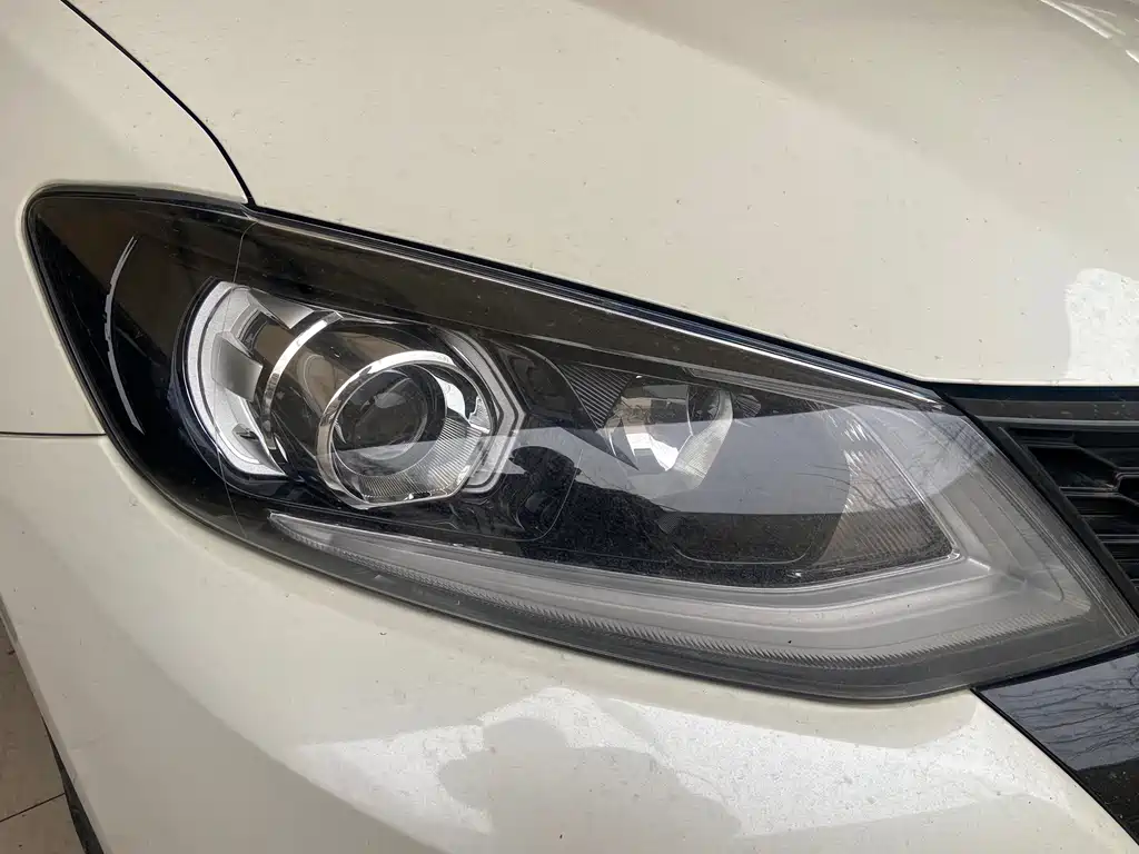 Nissan Tiida — миниатюра 4