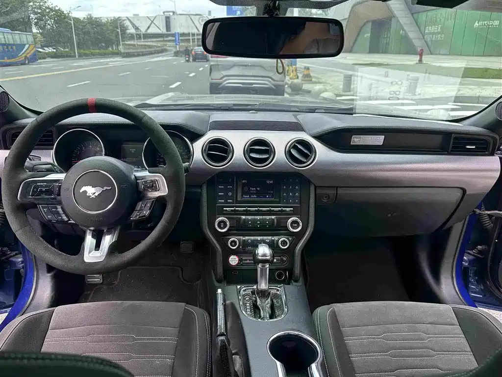 Ford Mustang — миниатюра 5