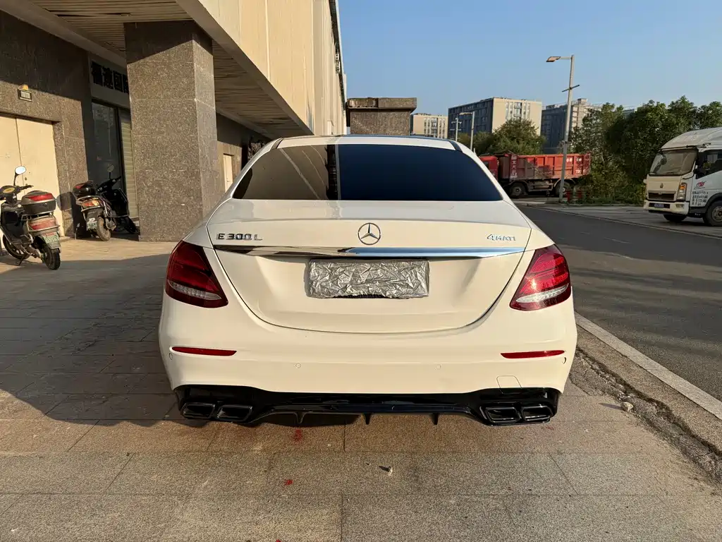 Mercedes-Benz E-Class — миниатюра 7