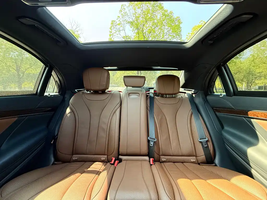 Mercedes-Benz S-Class — миниатюра 18