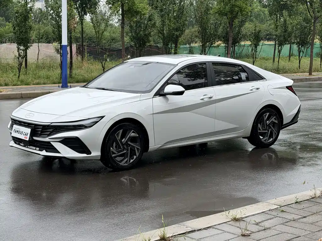Hyundai Elantra 2024