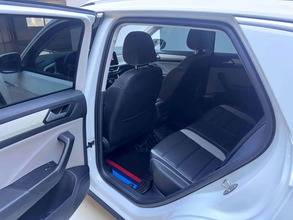 VOLKSWAGEN T ROC EXPLORING SONGS