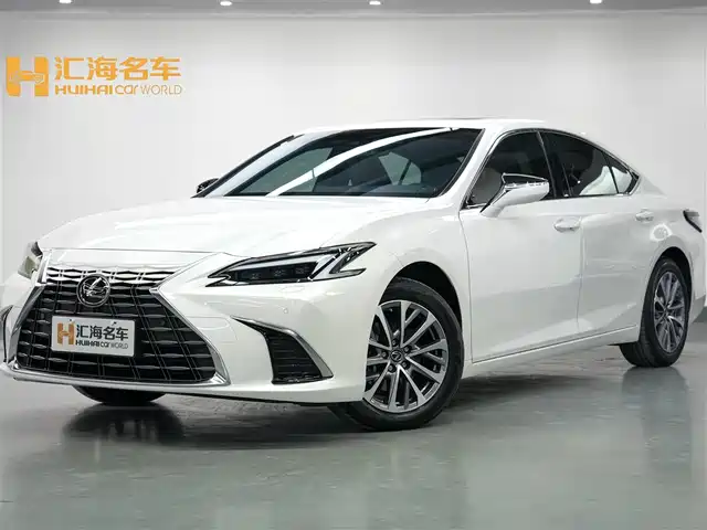 LEXUS ES 2025