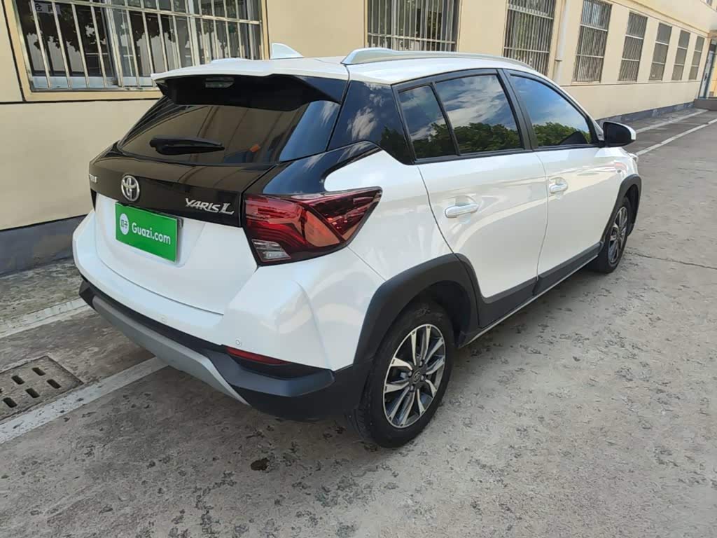 Toyota YARiS L Zhi Xuan 1.5 л 2021 г. Белый, пробег 30600 км