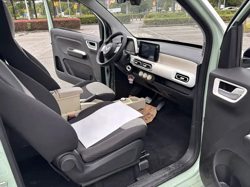 Wuling MINIEV — миниатюра 8
