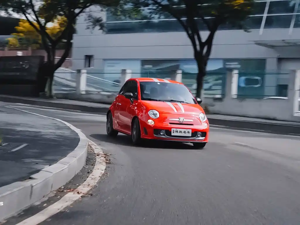 Abarth 695 2013 1.4L AT