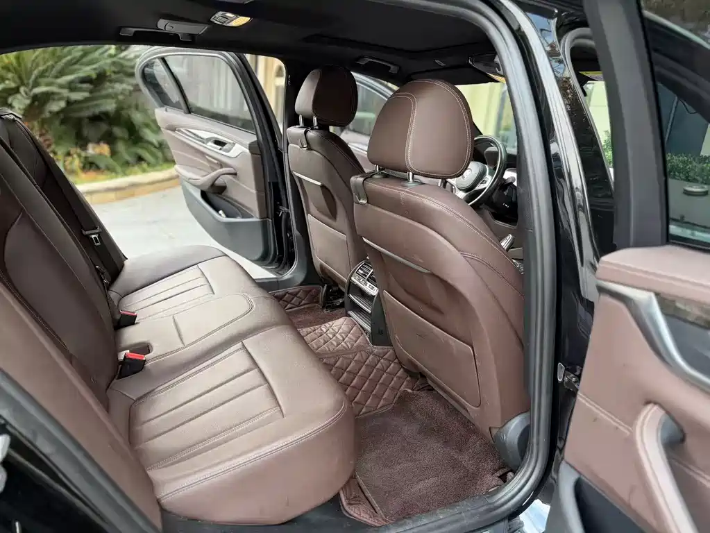 BMW 5 Series — миниатюра 7
