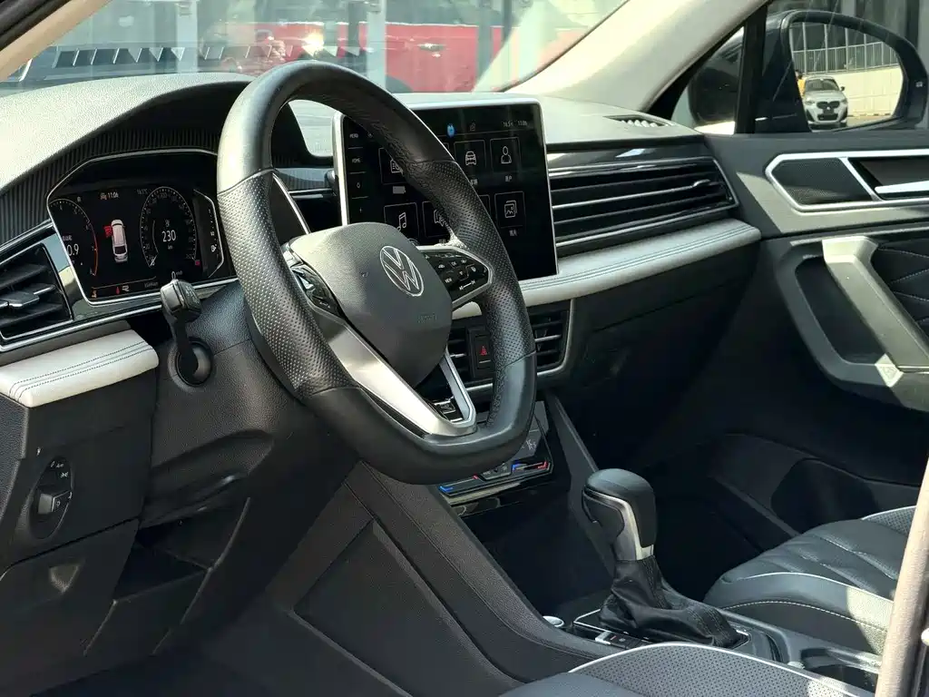 Volkswagen Tiguan L — миниатюра 5