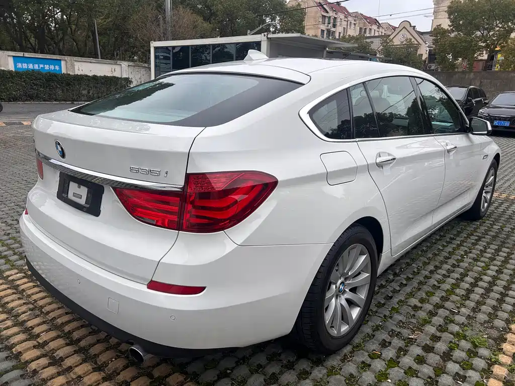 BMW 5 Series GT — миниатюра 7