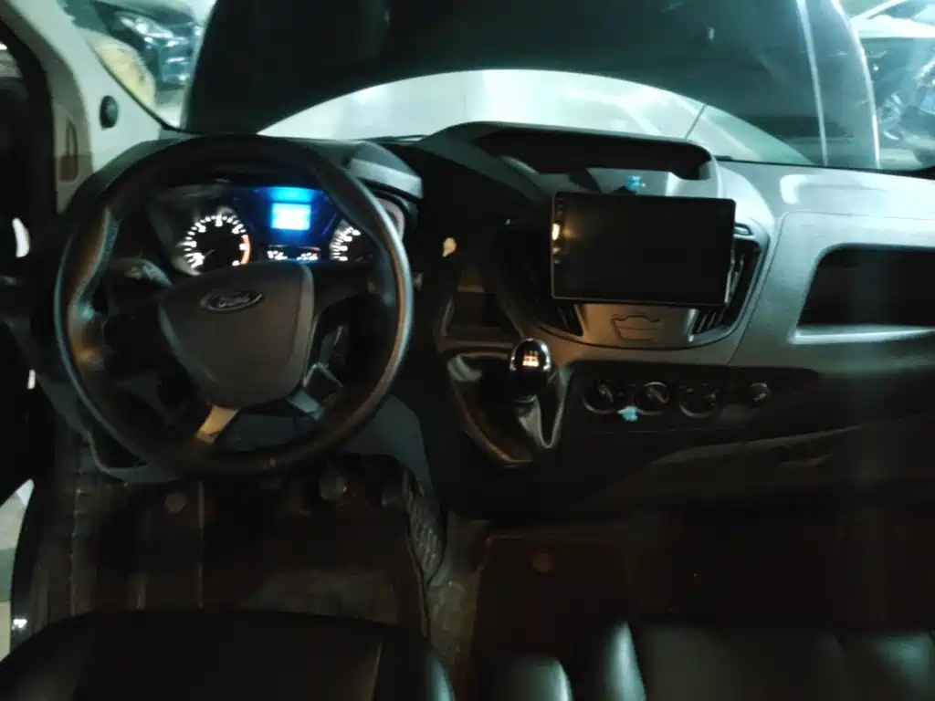 Ford Transit — миниатюра 12