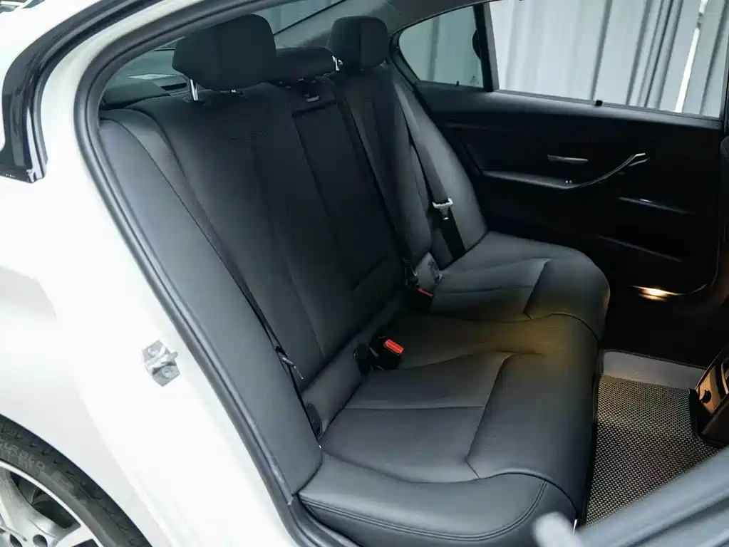 BMW 3 Series — миниатюра 8